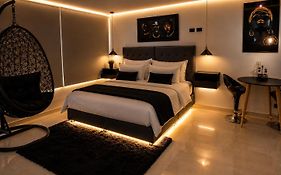 Aparta Estudios Luz Galery